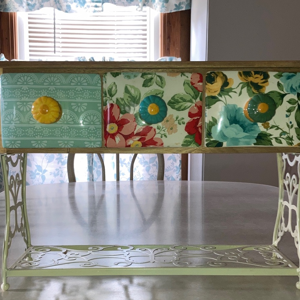 The Pioneer Woman Multicolor Floral Organizer